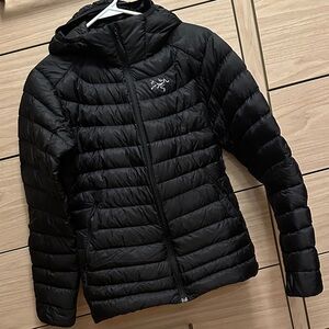Arc'teryx Women's Cerium LT Black Puffer Jacket sz M